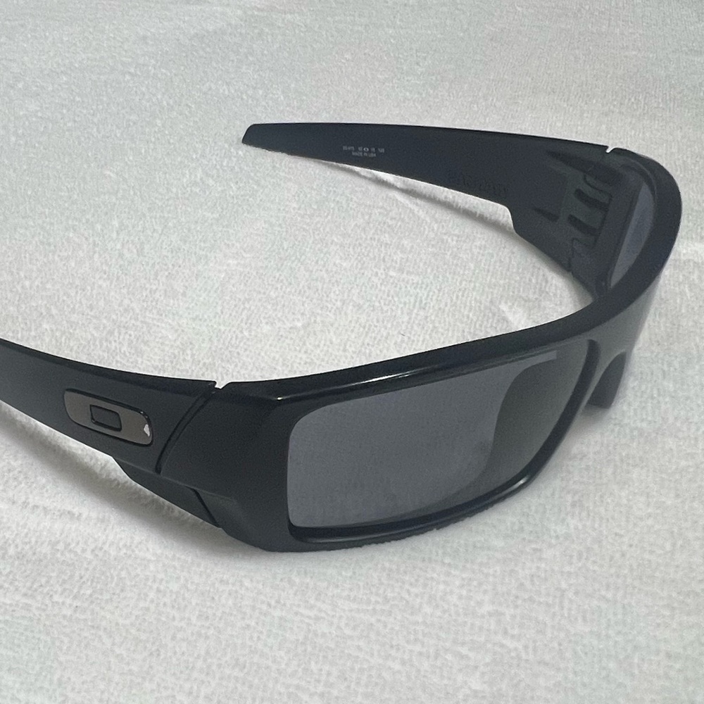 Oakley Gascan Matte Black Frame Sun Glasses with soft case